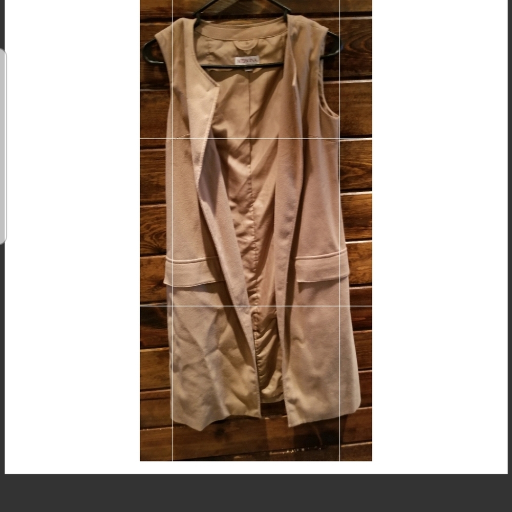 Sleeveless jacket